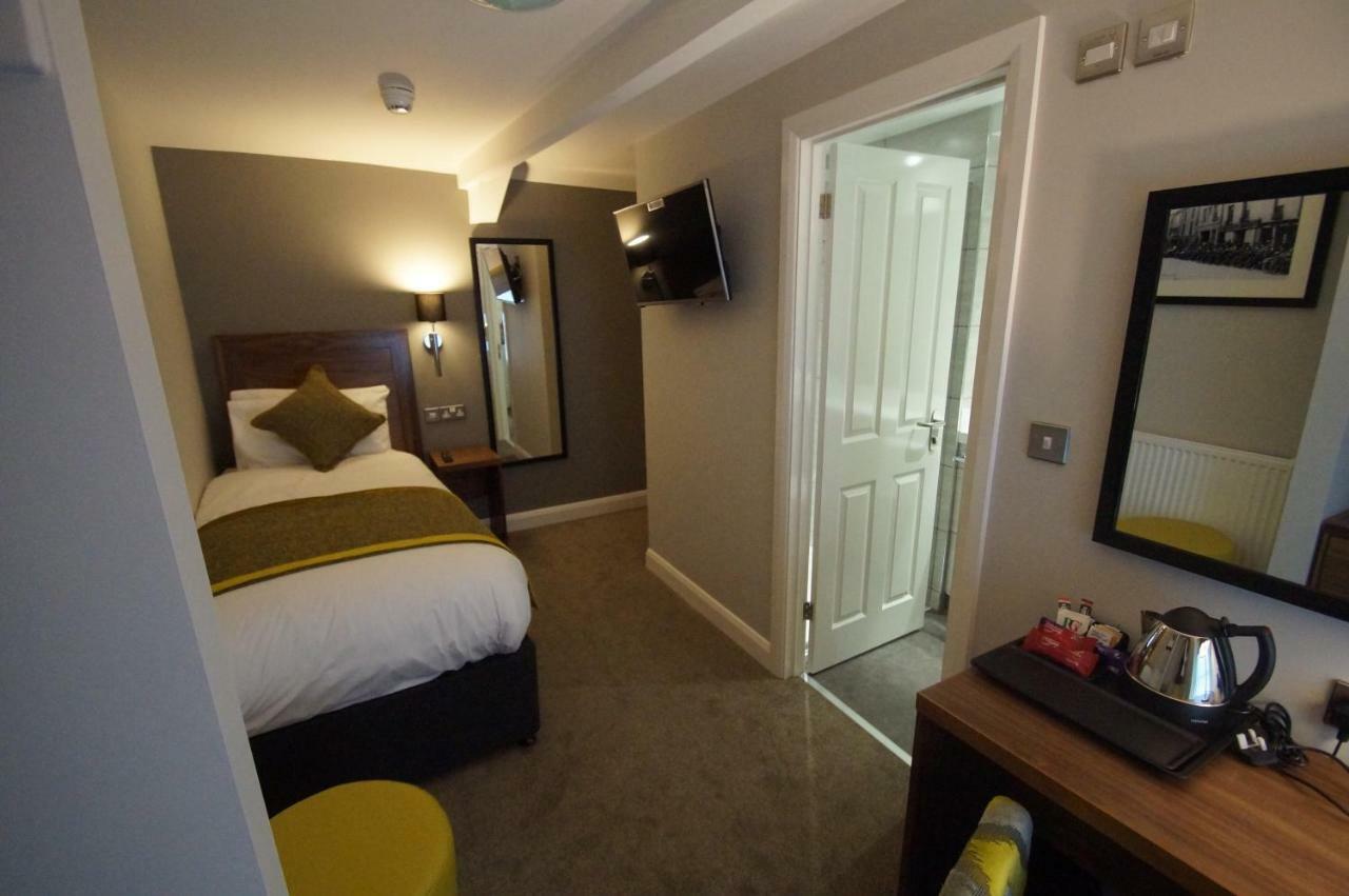 New Park Hotel Carmarthen Exterior photo