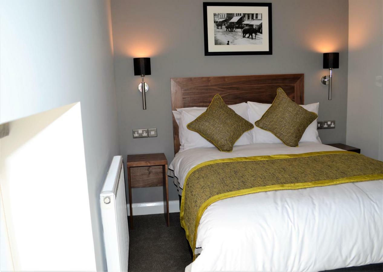 New Park Hotel Carmarthen Exterior photo